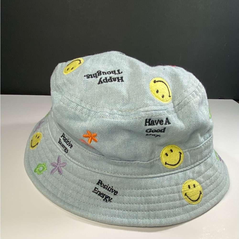 American Eagle Outfitters Light Blue Bucket Hat with Smiley Faces